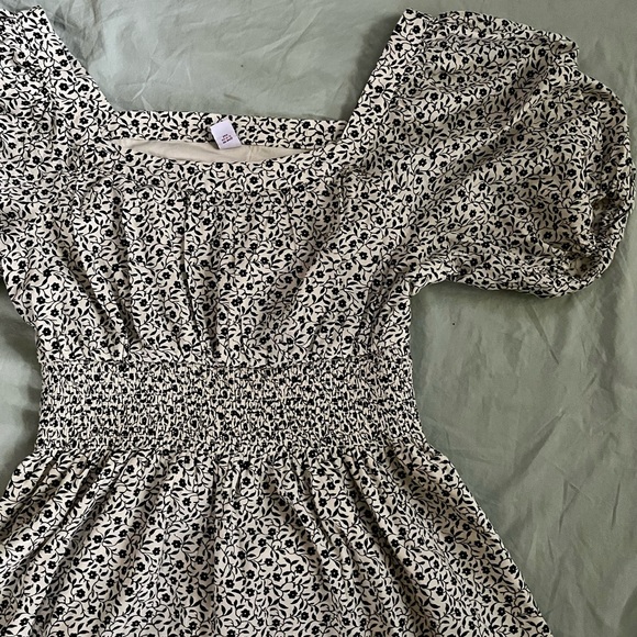 Old Navy Waist Define Puff Sleeve Dress - Picture 2 of 6